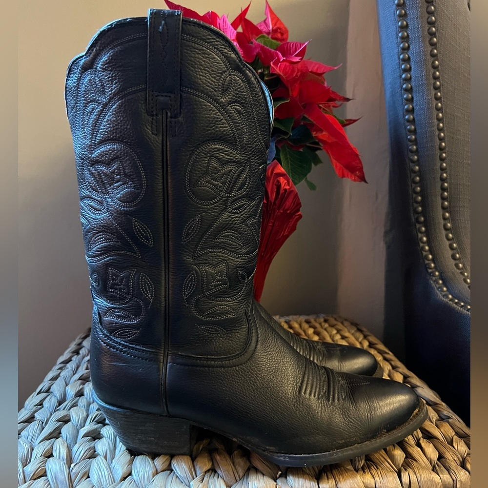 Ariat Heritage R Toe Western Boot - gently worn, great condition!